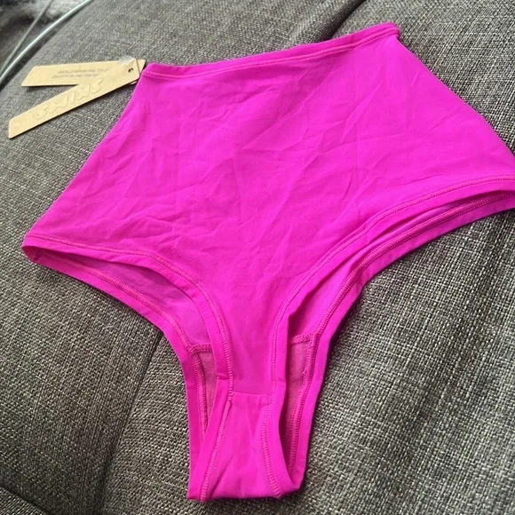 Skims Fit Everybody High-Waisted Thong - Picture 2 of 6